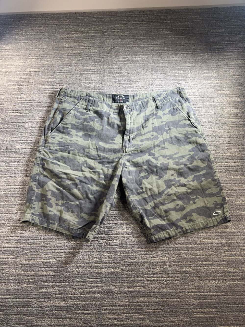 Oakley Men's Camo Cargo Shorts Size 40